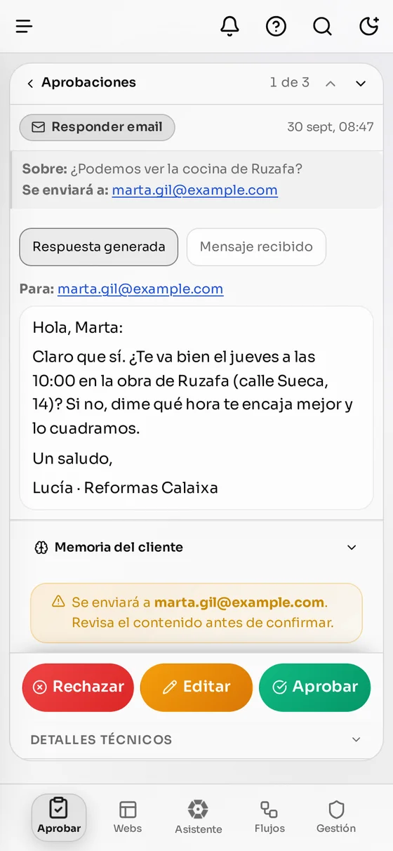 La misma aprobación en el móvil, con los botones Rechazar, Editar y Aprobar